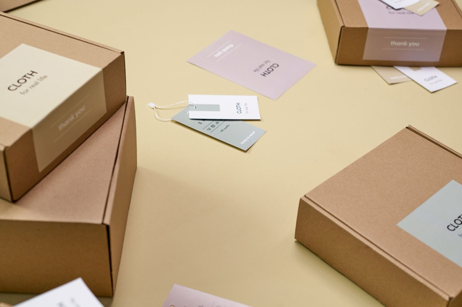 échantillons de goodies personnalisés emballés avant expédition